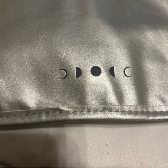 Paul Mitchell cosmetic bag Bathroom Grooming Toilets Cosmetic Travel Bag Silver - Picture 3 of 11